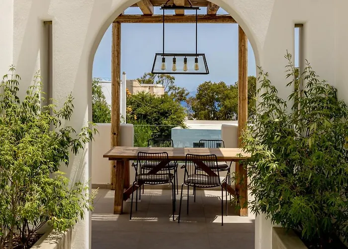 Altera Pars Hotel Messaria (Santorini)